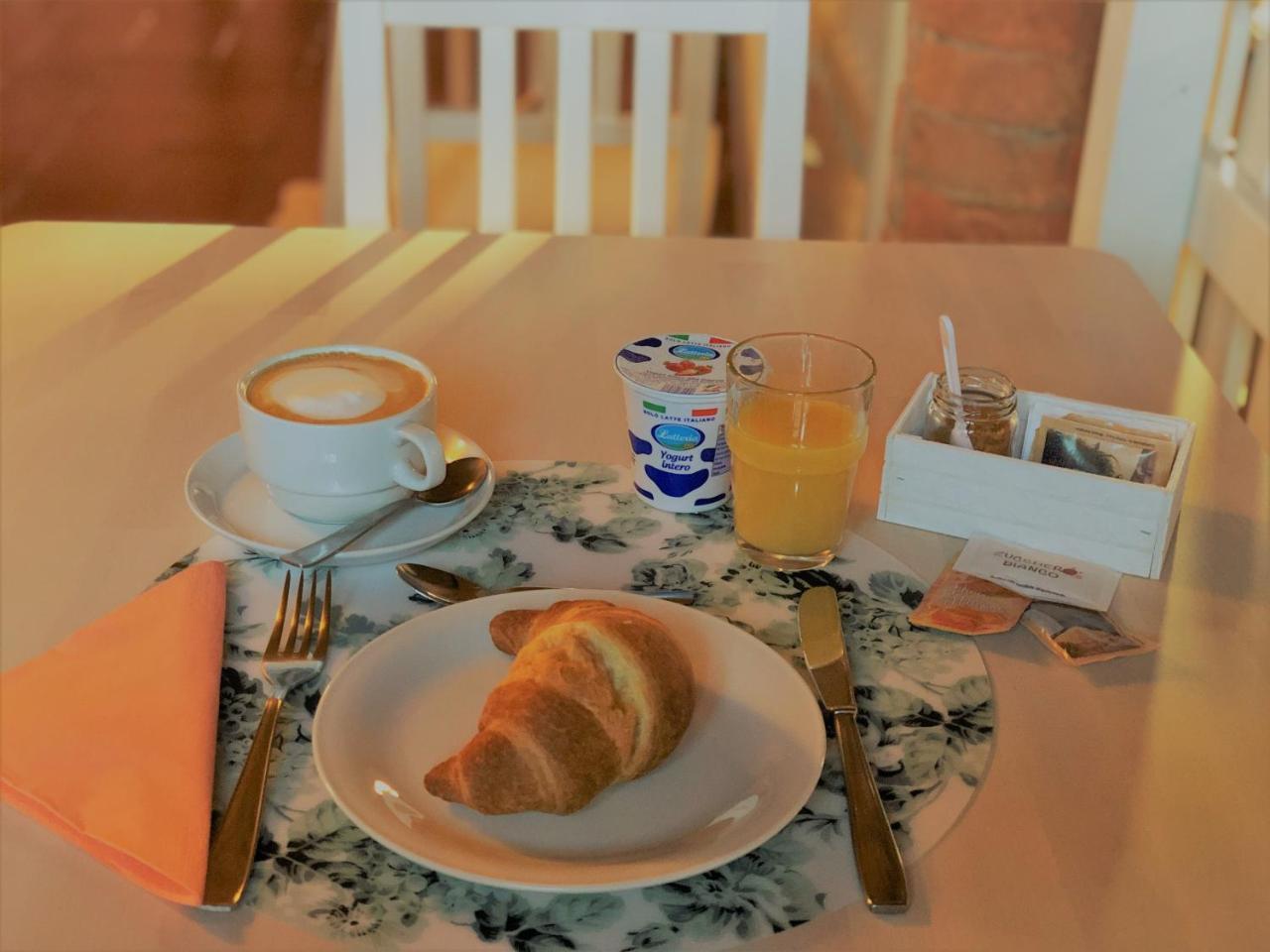 Il Contado -Room And Breakfast- คาสเตลฟรานโก เอมิเลีย ภายนอก รูปภาพ