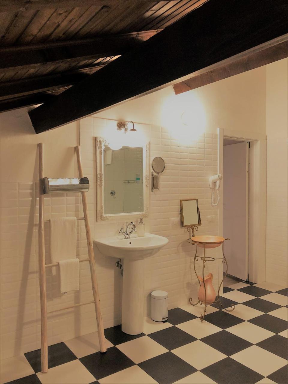Il Contado -Room And Breakfast- คาสเตลฟรานโก เอมิเลีย ภายนอก รูปภาพ